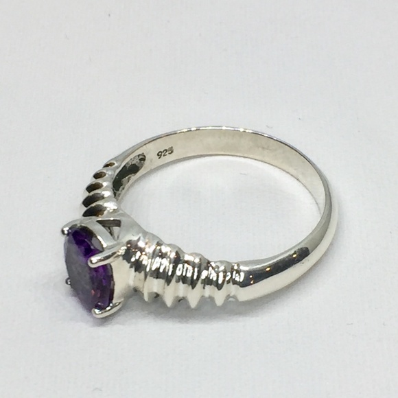 Sterling Silver & Amethyst Ring - Picture 4 of 4